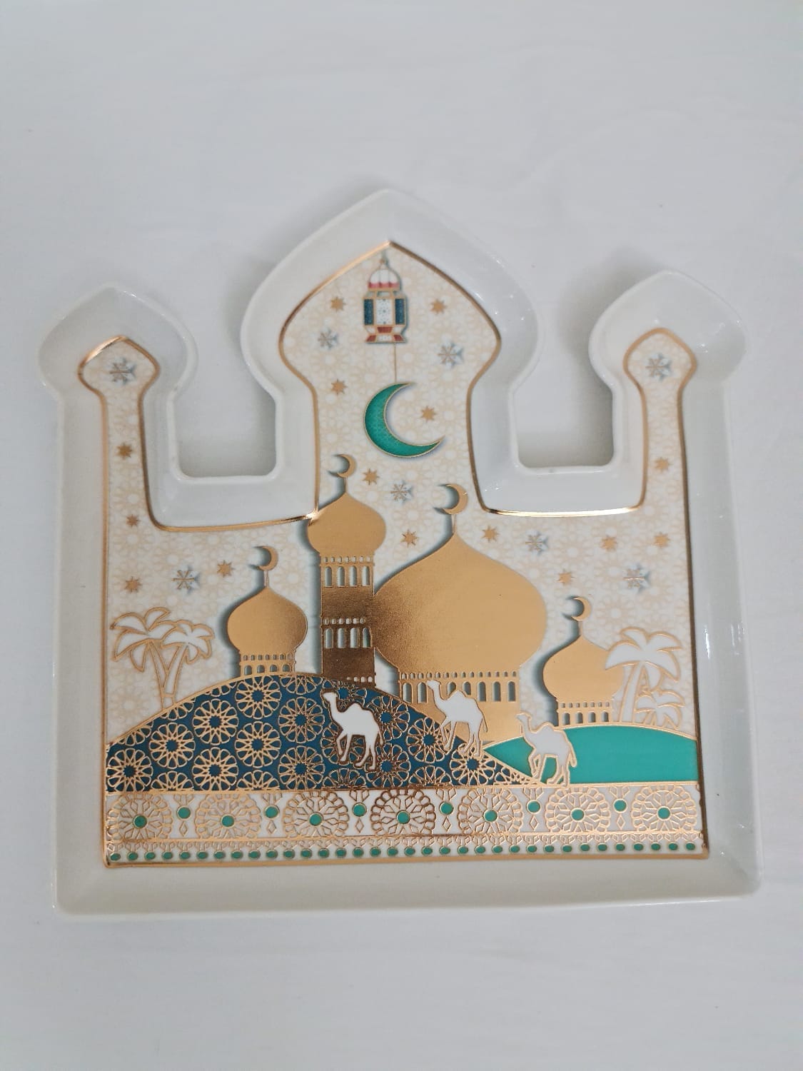 Mosque shaped ceramic serving plate perfect for serving Iftar refreshments. Also makes for a perfect gift for the host of an Iftar party.